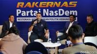 (Kanan-kiri) Ketua OC Rakernas Ahmad Syahroni, Sekjen DPP Partai Nasdem Johnny G Plate, Ketua Steering Commite (SC) Rakernas Prananda Surya Paloh dan Sekretaris SC Rakernas Willy Aditya memberikan keterangan pers di Kantor DPP Partai Nasdem, Jakarta, Senin (13/6/22).