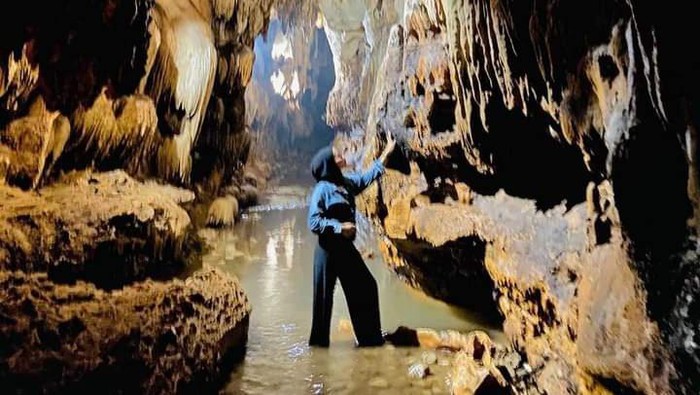 Suasana di dalam Gua Nyalindung Pangandaran
