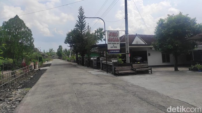 Suasana kampung jagal sapi, Dusun Mandeyan, Desa Pucanganom, Kecamatan Giritontro, Wonogiri, Senin (13/6/2022).