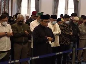 Mantan Gubernur Jabar Pimpin Salat Jenazah Eril