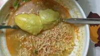 Mie instan dan durian memang sama-sama lezat. Tetapi bagaimana jadinya jika keduanya digabung menjadi satu? Foto: Twitter/deluvanese