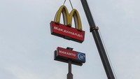 Pemilik baru McDonalds di Rusia Adalah Alexander Govor yang sebelumnya menguasai sejumlah lisensi gerai McDonalds di Rusia.