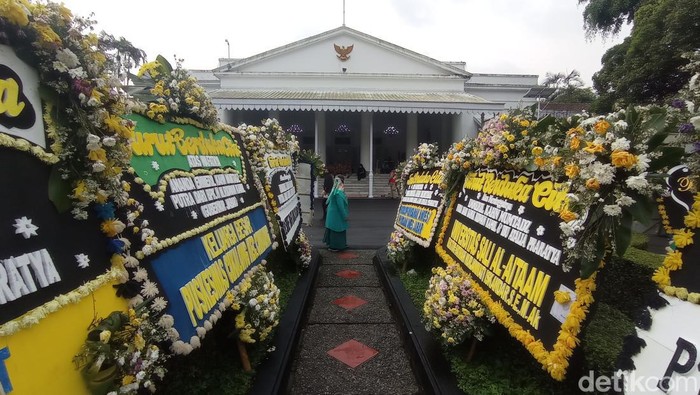 Warga masih bertakziah ke Gedung Pakuan, Kota Bandung