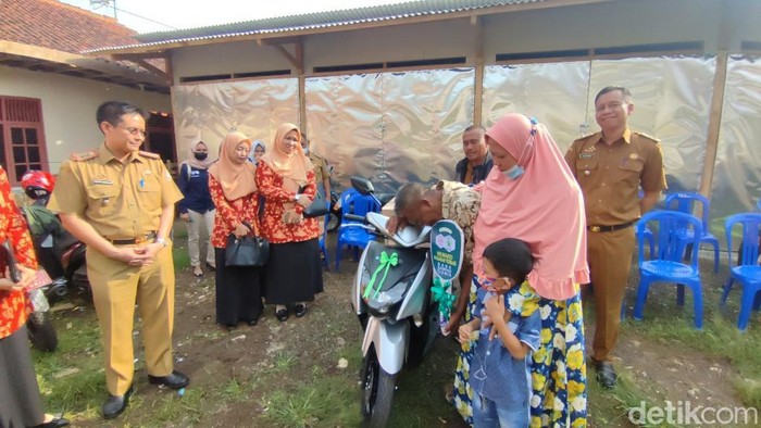 Widaryanto mendapatkan sepeda motor.