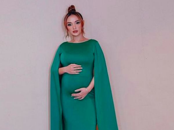 8 Penampilan Zaskia Gotik Pamer Baby Bump, Masih Lincah Goyang Itik