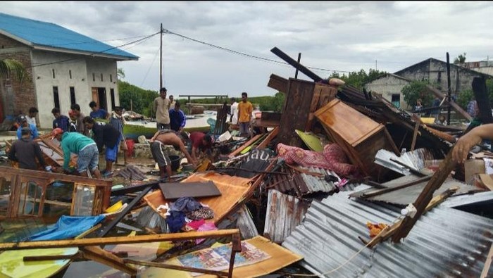 37 rumah warga di Takalar porak-poranda diterjang puting beliung (Dok. Istimewa).