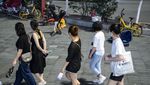 Ada-ada Saja, Pria di China Ini Ngamen Sambil Jungkir Balik
