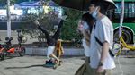 Ada-ada Saja, Pria di China Ini Ngamen Sambil Jungkir Balik