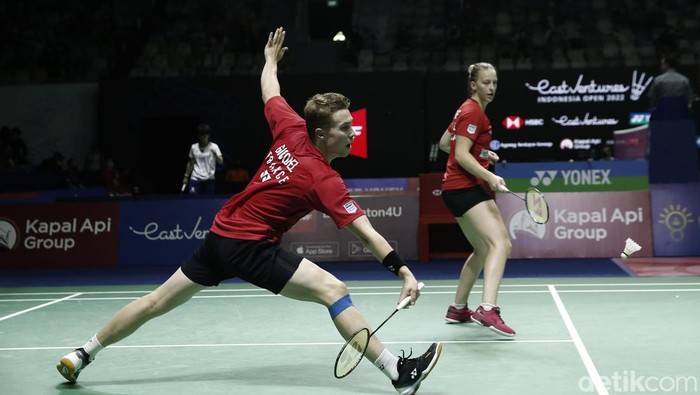 Aksi Pasangan Ganda Prancis Lolos 16 Besar Indonesia Open Ganda campuran Prancis, Thom Gicquel/Delphine Delrue sukses lolos ke 16 besar Indonesia Open 2022. Tom dan Delrue berhasil menyingkirkan wakil Brasil.