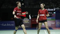 Pasangan ganda campuran asal Perancis Thom Gicquel/Delphine Delrue, berhadapan dengan pasangan ganda campuran asal Brasil, Fabricio Farias/Jaqueline Lima, dalam babak 32 besar Indonesia Open 2022, Jakarta, Selasa (14/6/2022).