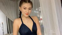 Hotman Paris terkenal dengan asisten pribadinya yang cantik-cantik. Hampir di seluruh daerah di Indonesia pasti ada satu dari sekian banyak asisten pribadinya. Salah satunya di Manado. Foto: Instagram/gabbybeau_