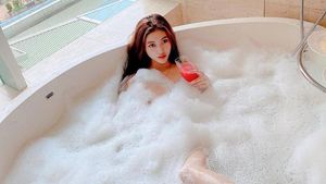 10 Potret Gabryllia, Aspri Hotman Paris Saat Sarapan di Bathtub