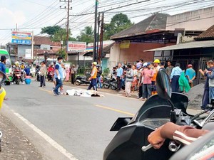 Wanita di Malang Tewas Terlindas Bus Setelah Gagal Nyalip