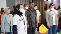 Bank Syariah Indonesia terus berkomitmen menyasar target generasi milenial yang mencapai 53,81% dari total populasi di Indonesia, untuk itu pendekatan pengembangan sumber daya manusia (SDM) di perusahaan ditekankan pada pembangunan capacity building karyawan di kelompok usia tersebut untuk mendorong literasi keuangan syariah.