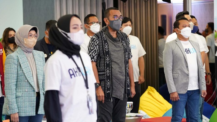 BSI Siapkan SDM Milenial untuk Literasi Keuangan Syariah Diskusi peran milenial BSI untuk mendorong literasi keuangan syariah digelar di Jakarta, Selasa (14/6). Diskusi ini menghadirkan Staf Khusus III Menteri BUMN Arya Sinulingga.
