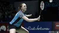 Bertanding di Istoran Senayan Jakarta, Selasa (14/6/2022), Marin berhasil mengalahkan pebulutangkis putri asal Denmark, Julie Dawall Jakobsen di babak 32 besar Indonesia Open 2022.