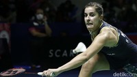 Carolina Marin yang menempati ranking 5 dunia berhasil menang dalam 2 set langsung.