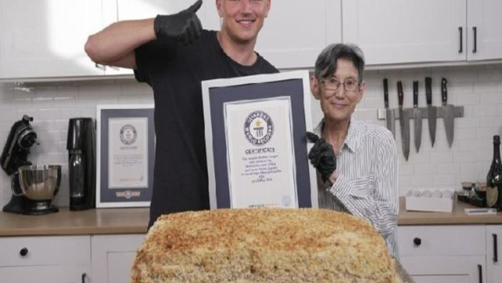 Pecahkan Rekor Dunia, 2 Orang Chef Membuat Nugget Seberat 20 Kg