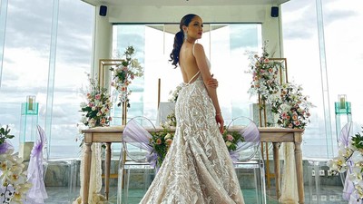 7 Potret Cantik Cinta Laura Pakai Gaun Pengantin, Mirip Princess