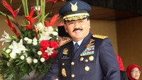 Selain para menteri, Presiden Jokowi memanggil Mantan Panglima TNI Marsekal (Purn) Hadi Tjahjanto.