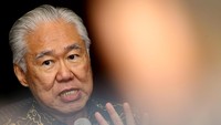 Ada juga kabar seorang mantan menteri bakal balik ke kabinet, yaitu Mantan Mendag Enggartiasto Lukita.