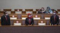 Anggota Dewan Kehormatan Penyelenggara Pemilu (DKPP) periode 2022-2027 terpilih Muhammad Tio Aliansyah (kiri), Ratna Dewi Pettalolo (tengah), I Dewa Kade Wiarsa Raka Sandi (kanan) diperkenalkan saat Rapat Paripurna DPR.