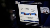 Peneliti dari LSI Denny JA, Ardian Sopa, mengatakan ada kemungkinan Pilpres 2024 akan terdiri atas 3 pasang capres-cawapres yang berpusat pada 3 poros.