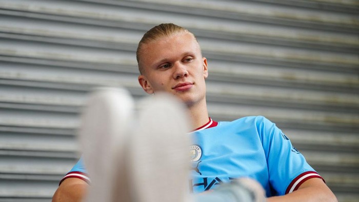 MANCHESTER, ENGLAND: In this photo released on June 13, 2022 Manchester City unveil new signing Erling Haaland at Manchester City Football Academy in Manchester, England. (Photo by Tom Flathers/Manchester City FC via Getty Images)