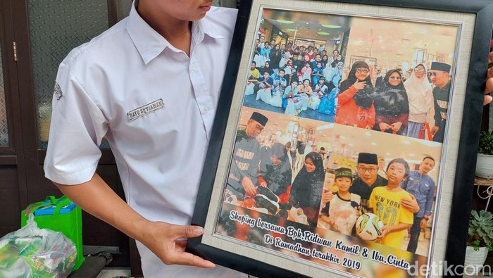 Foto Ridwan Kamil dan Eril bersama anak Panti Asuhan Roudotul Amanah.