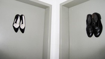 Sepatu heels dan sepatu pantofel. Foto: Brightside