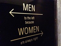 fotoinet Tak Monoton, Ini Tanda Pembeda Toilet Pria dan Wanita