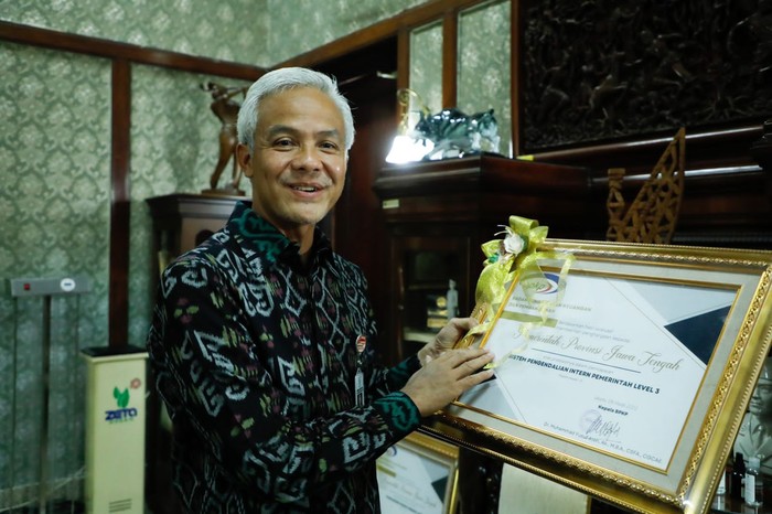 Pemerintah Provinsi (Pemprov) Jawa Tengah meraih dua penghargaan dari Badan Pengawasan Keuangan dan Pembangunan (BPKP).