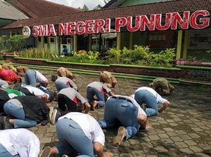Guru-Siswa SMAN di Pacitan Sujud Syukur Rayakan Luluk Juara Dunia