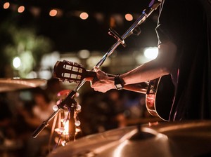 Chord Buih Jadi Permadani dari Exists Berikut Liriknya