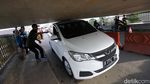Melihat Lebih Dekat Girder Kereta Cepat yang Nempel di Jembatan Bekasi