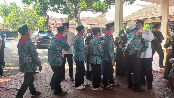 jemaah haji asal Lamongan diberangkatkan dari pendopo pemkab