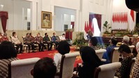 Jokowi lantas ke pabrik pipa dan menemukan semua jenis spek pipa. Pabrik itu justru mengekspor pipa ke negara lain.Saya ke pabrik pipa Semuanya ada Pak, Bapak mau cari apa ada, ukuran apa ada, kualitas apa ada. Ini kita ekspor semuanya Pak, ke Jepang, ke Amerika, ke Eropa. Lho, lho, lho, yang orang sana beli produk pipa kita malah kita beli impor. Sekali lagi, kita ini orang pinter-pinter, tapi melakukan hal yang sangat bodoh sekali. Maaf, ujarnya. (Eva Savitri/detikcom)
