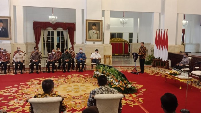Jokowi saat memberi arahan soal penggunaan produk lokal (Eva-detikcom)