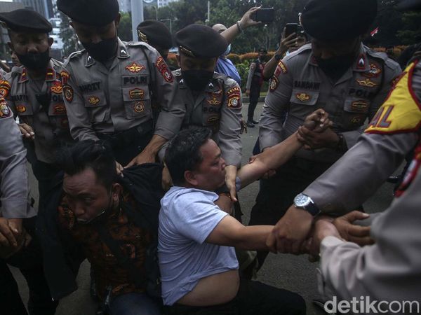 Kecam Mahalnya Minyak Goreng, Sejumlah Pendemo Diamankan