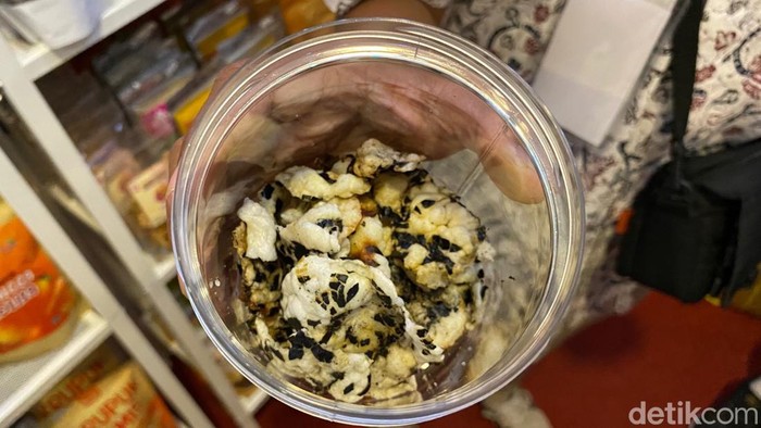 Keripik tike olahan rumput teki