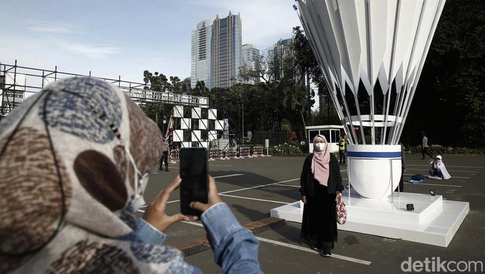 Keseruan Penonton Indonesia Open 2022 Indonesia Open 2022 dimulai hari ini di Istora Senayan, Jakarta, Selasa (14/6). Sejumlah penonton berdatangan untuk menyaksikan turnamen kelas dunia ini.