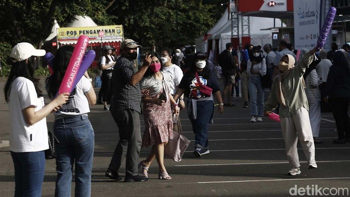 Keseruan Penonton Indonesia Open 2022 Indonesia Open 2022 dimulai hari ini di Istora Senayan, Jakarta, Selasa (14/6). Sejumlah penonton berdatangan untuk menyaksikan turnamen kelas dunia ini.