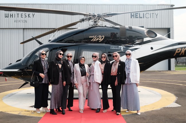 Aurel Hermansyah yang kerap tampil dengan hijab segi empat kali ini jadi bintang tamu dalam acara Vanilla Hijab. Dia tampil bak Lady Boss. Foto: Dok. Vanilla Hijab.