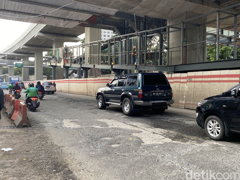 Kondisi Jl HR Rasuna Said, Kuningan, Jakarta Selatan, 14 Juni 2022, sore. (Annisa Rizky Fadhila/detkcom)