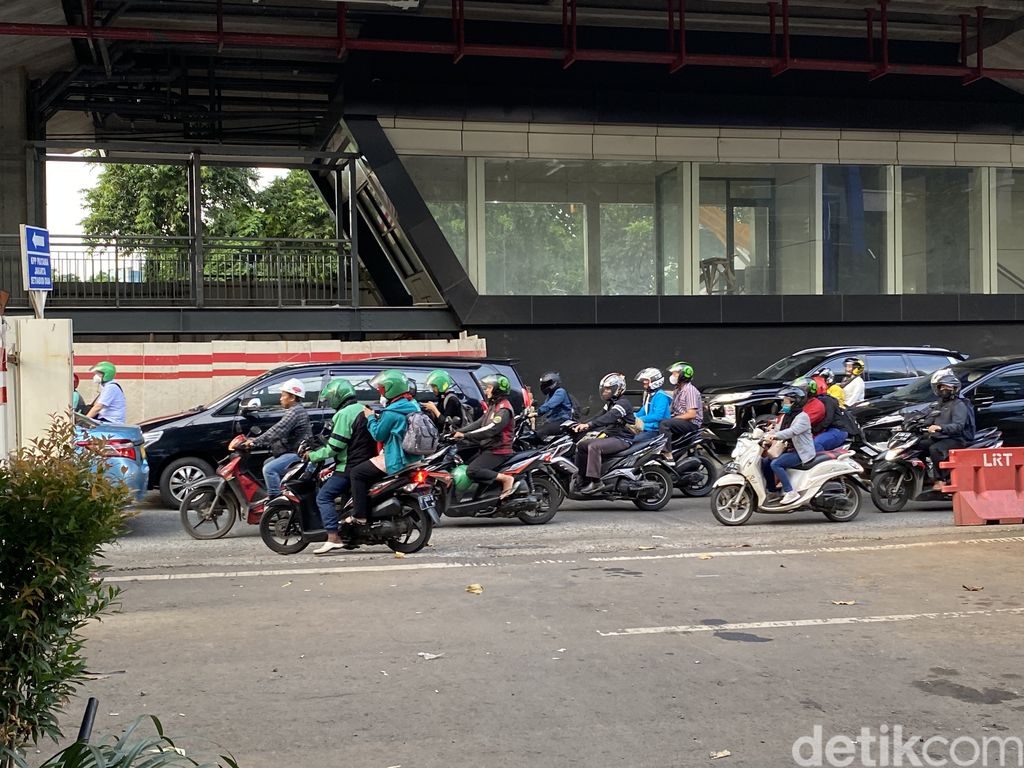 Kondisi Jl HR Rasuna Said, Kuningan, Jakarta Selatan, 14 Juni 2022, sore. (Annisa Rizky Fadhila/detkcom)