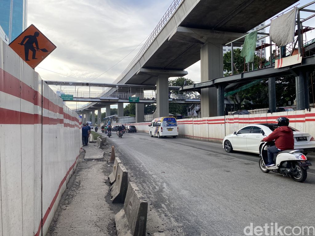 Kondisi Jl HR Rasuna Said, Kuningan, Jakarta Selatan, 14 Juni 2022, sore. (Annisa Rizky Fadhila/detkcom)
