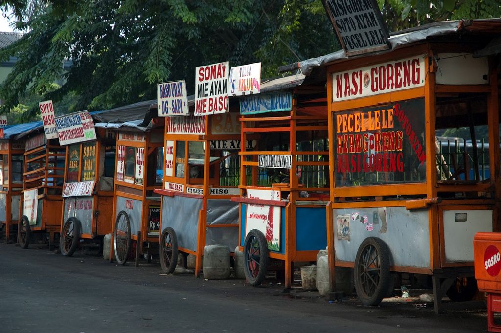 Berburu Makanan Enak di Penjuru Jakarta Naik Bus TransJakarta