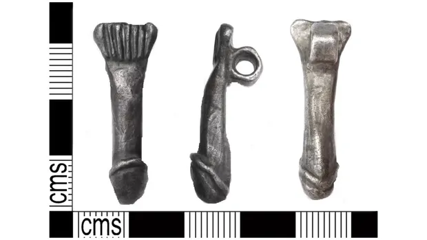 Liontin Romawi yang terbuat dari perak (Foto: Portable Antiquities Scheme)