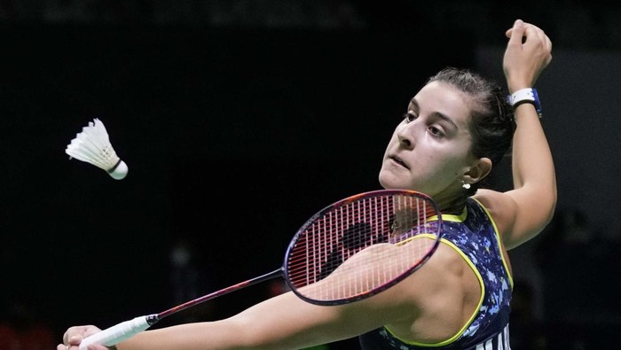Melihat Para Srikandi Luar Negeri Beraksi di Indonesia Open 2022 India's Pusarla V. Sindhu competes against China's He Bing Jiao during their women's singles first round match at Indonesia Open badminton tournament at Istora Gelora Bung Karno Stadium in Jakarta, Indonesia, Tuesday, June 14, 2022. (AP Photo/Dita Alangkara)