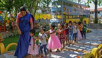 Taman ini digunakan sebagai media belajar outdoor anak-anak.  